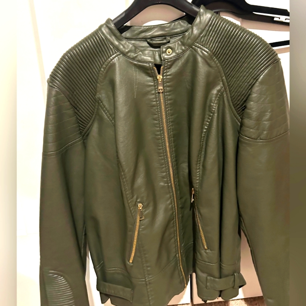 Short length army green jacket